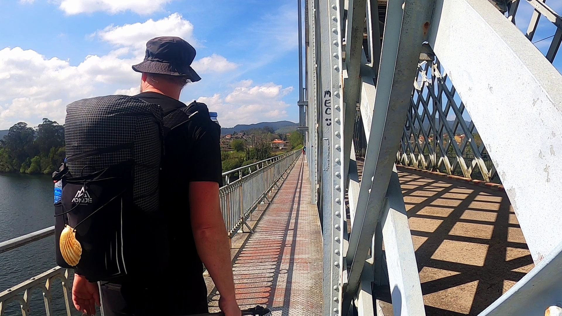 Der Mythos der „robusten“ Outdoor-Ausrüstung: Warum Heavy-Duty dich zum Packesel macht