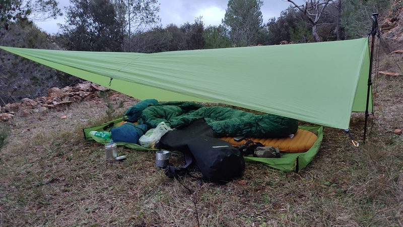 Was ist ein Tarp? Definition, Formen & Funktion einfach erklärt