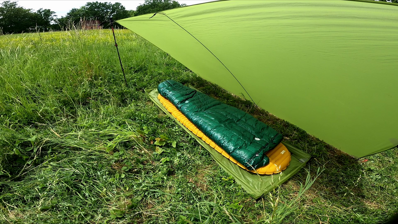 Ultraleicht-Setup: 2 x 3 Meter Tarp, Groundsheet, UL-Luftmatratze und Quilt. Ultraleicht-Setup: 2 x 3 Meter Tarp, Groundsheet, UL-Luftmatratze und Quilt.