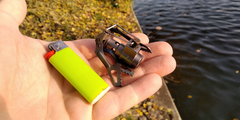 Größenvergleich: Der ultraleichte Gaskocher BRS-3000T ist so klein wie ein kleines Feuerzeug. Größenvergleich: Der ultraleichte Gaskocher BRS-3000T ist so klein wie ein kleines Feuerzeug.